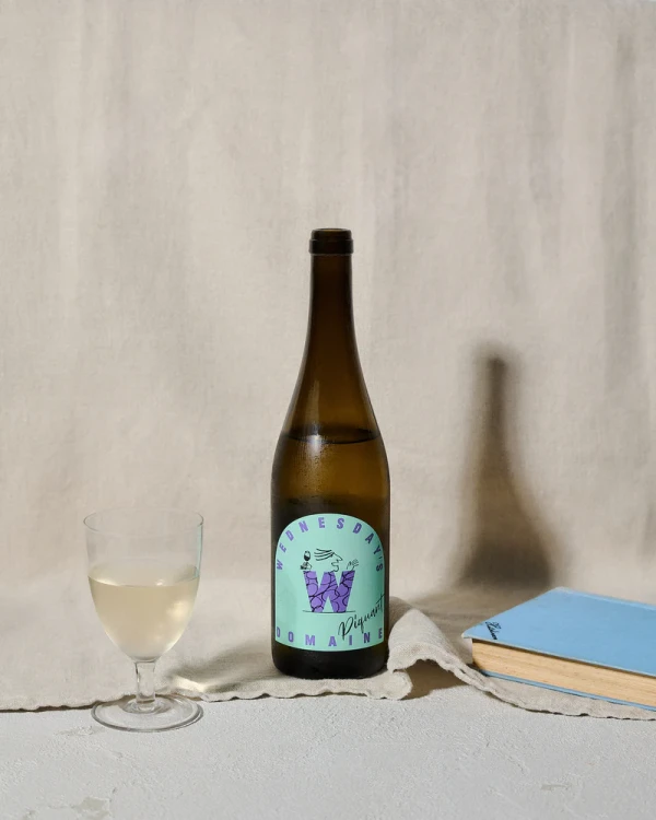 Wednesdays Domaine Piquantfront wino białe bezalkoholowe