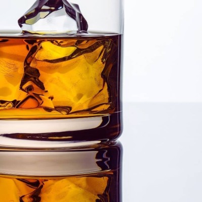 kieliszek gin z tonikiem